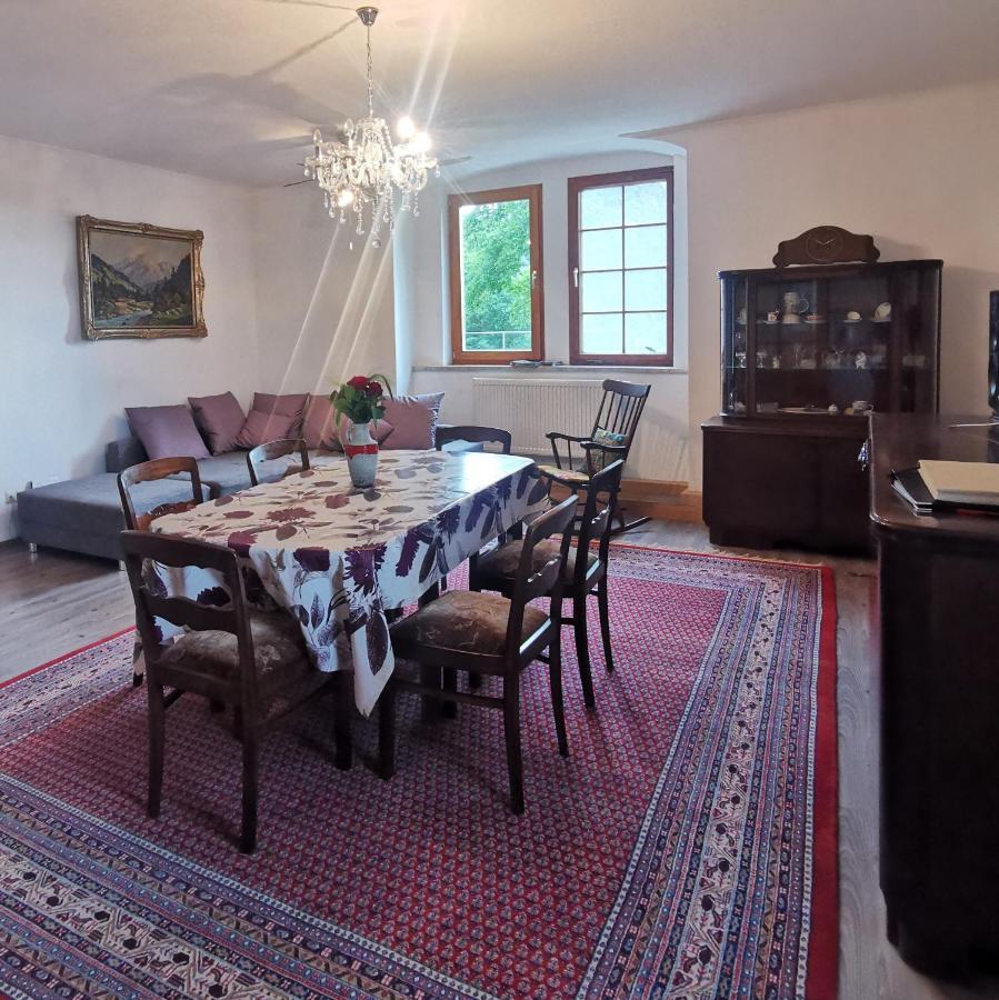 Ruhige Ferienwohnung Im Gutshaus Niederorschel エクステリア 写真