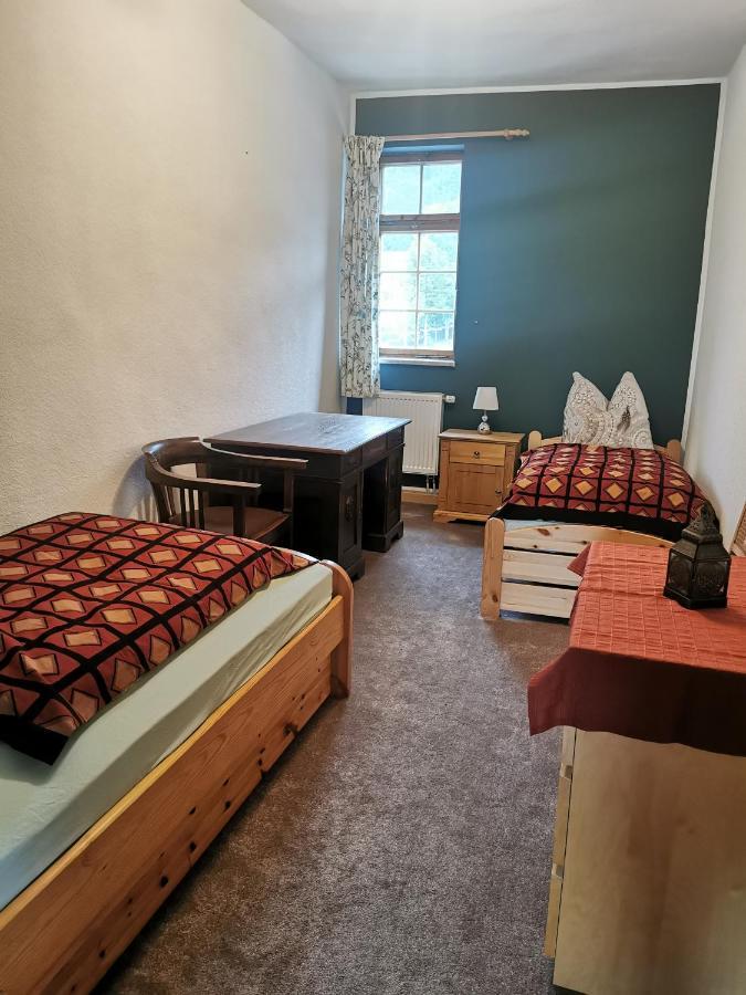 Ruhige Ferienwohnung Im Gutshaus Niederorschel エクステリア 写真