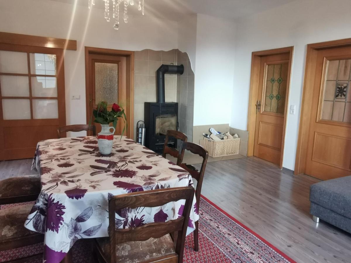 Ruhige Ferienwohnung Im Gutshaus Niederorschel エクステリア 写真